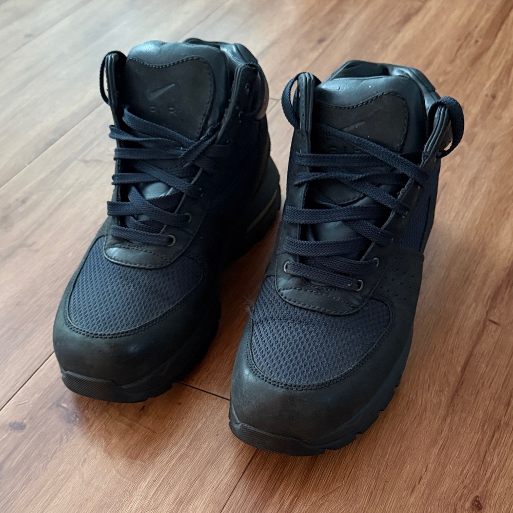 Nike ACG Men's Blue Mid-Top Sneakers